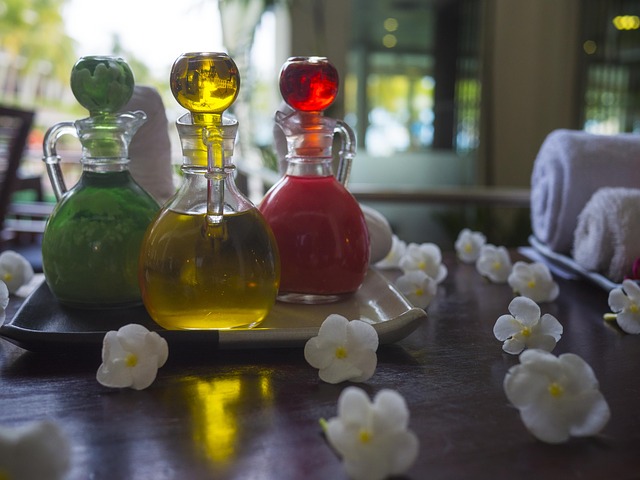 Aromaterapia – olejek sosnowy, naturalne olejki eteryczne do masażu